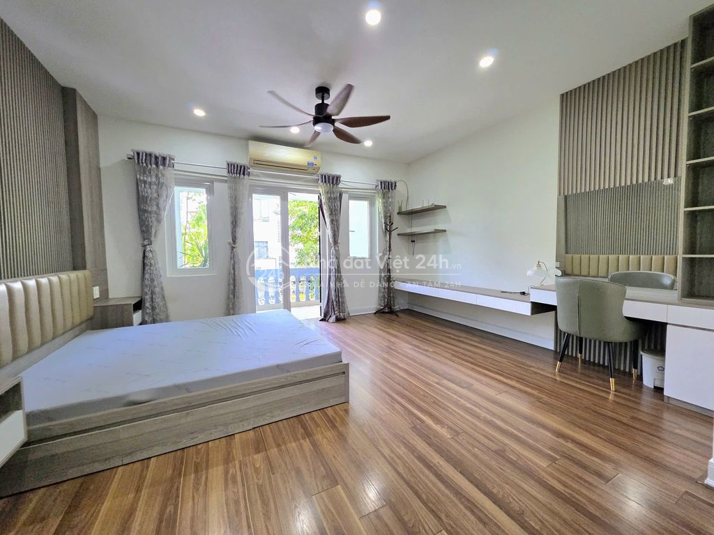 Cho thuê nhà đẹp full nội thất 4 tầng có thang máy đường Tiểu La