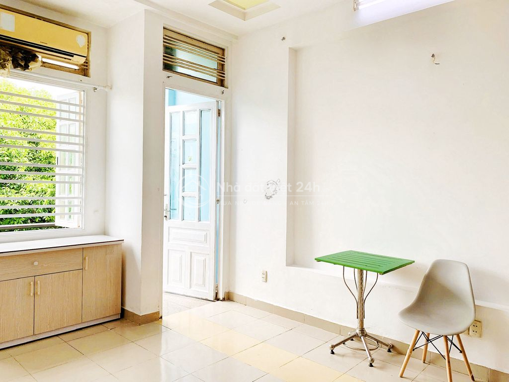 CHO THUÊ PHÒNG TRỌ BÌNH THẠNH, TRƯỚC NHÀ LÀ CÔNG VIÊN Ở 3-4 THOẢI MÁI