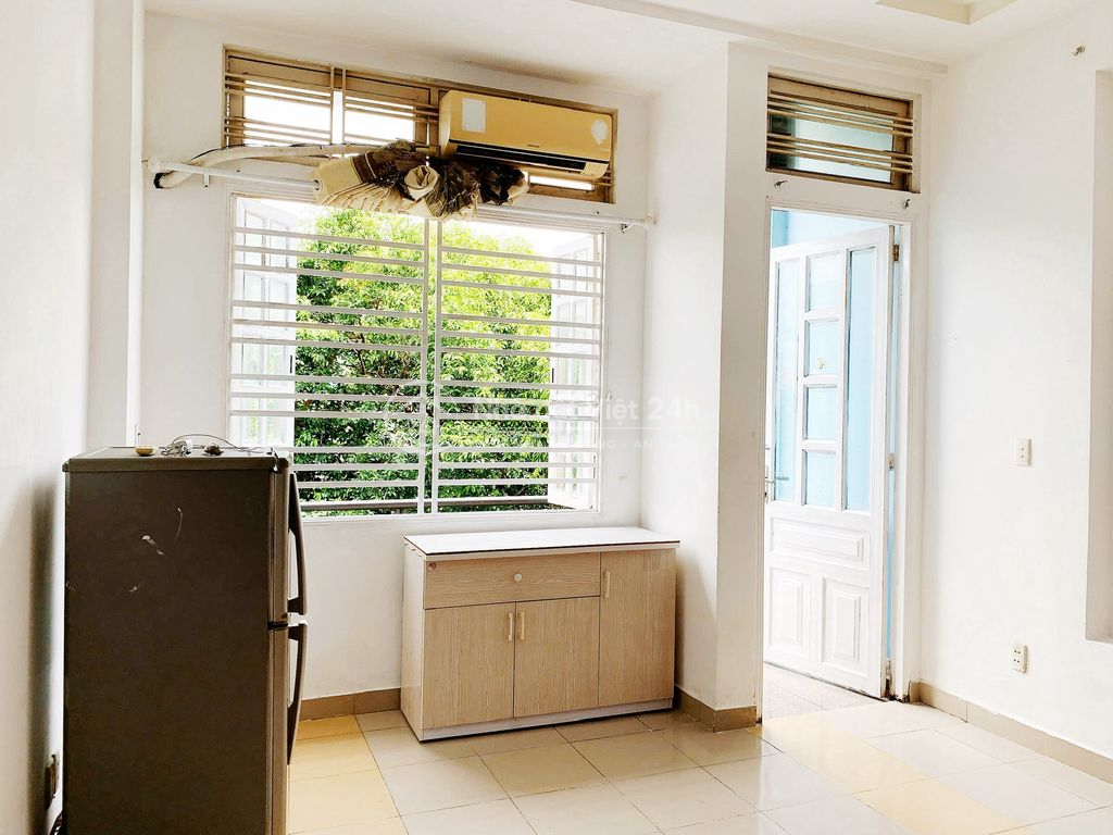 CHO THUÊ PHÒNG TRỌ BÌNH THẠNH, TRƯỚC NHÀ LÀ CÔNG VIÊN Ở 3-4 THOẢI MÁI