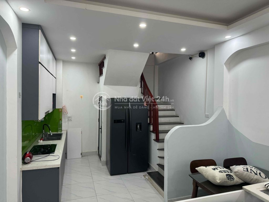 Nhà 4 tầng 60m2 có sân riêng