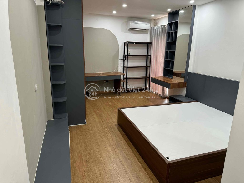 Nhà 4 tầng 60m2 có sân riêng
