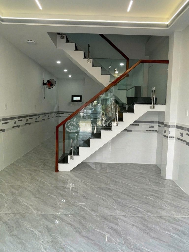 Chính chủ cho thuê nhà mặt tiền nội bộ QL13 gần Vạn Phúc City