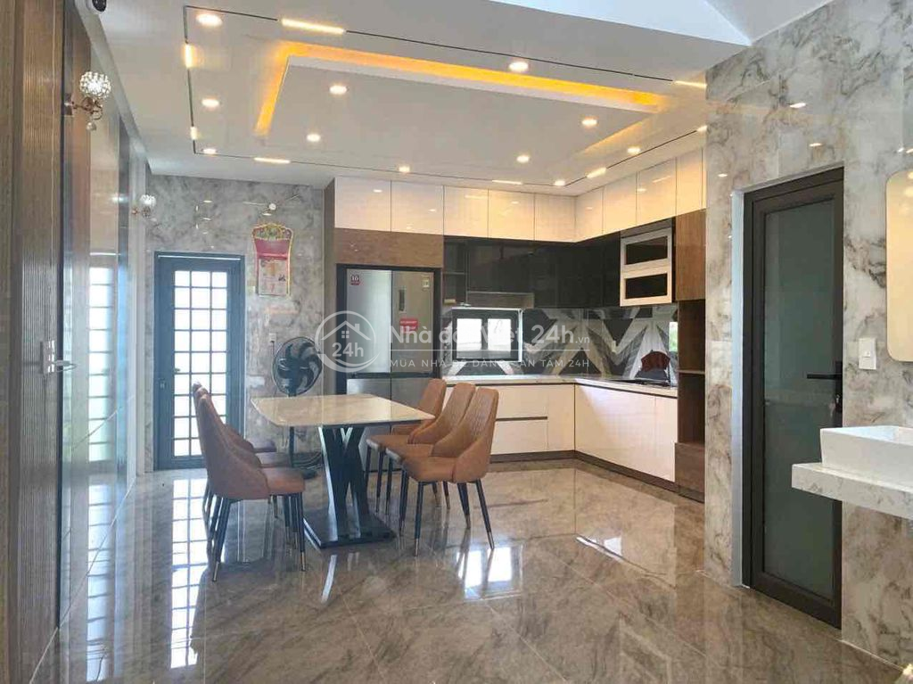 Nhà đẹp 3 tầng funl. nội thất Gần biển cho thuê