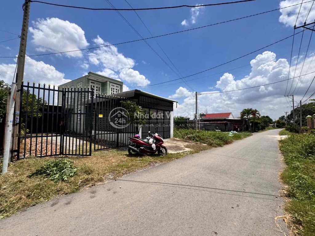 Chính chủ, Nhà 1 Lầu tổng sử dụng 400m2, có kho rộng 250m2, sẵn 3 pha