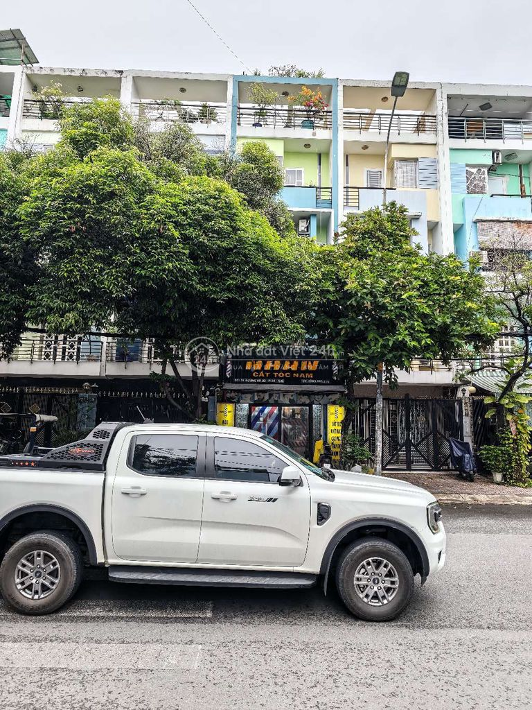 Mặt tiền đường 23 KDC Bình Phú 4.5x20 1 trệt 4 lầu