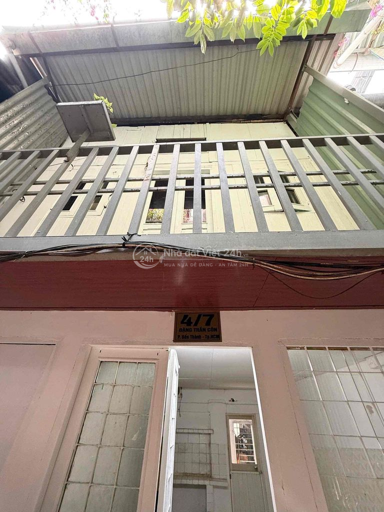 Bán nhà gần chợ Bến Thành Q1