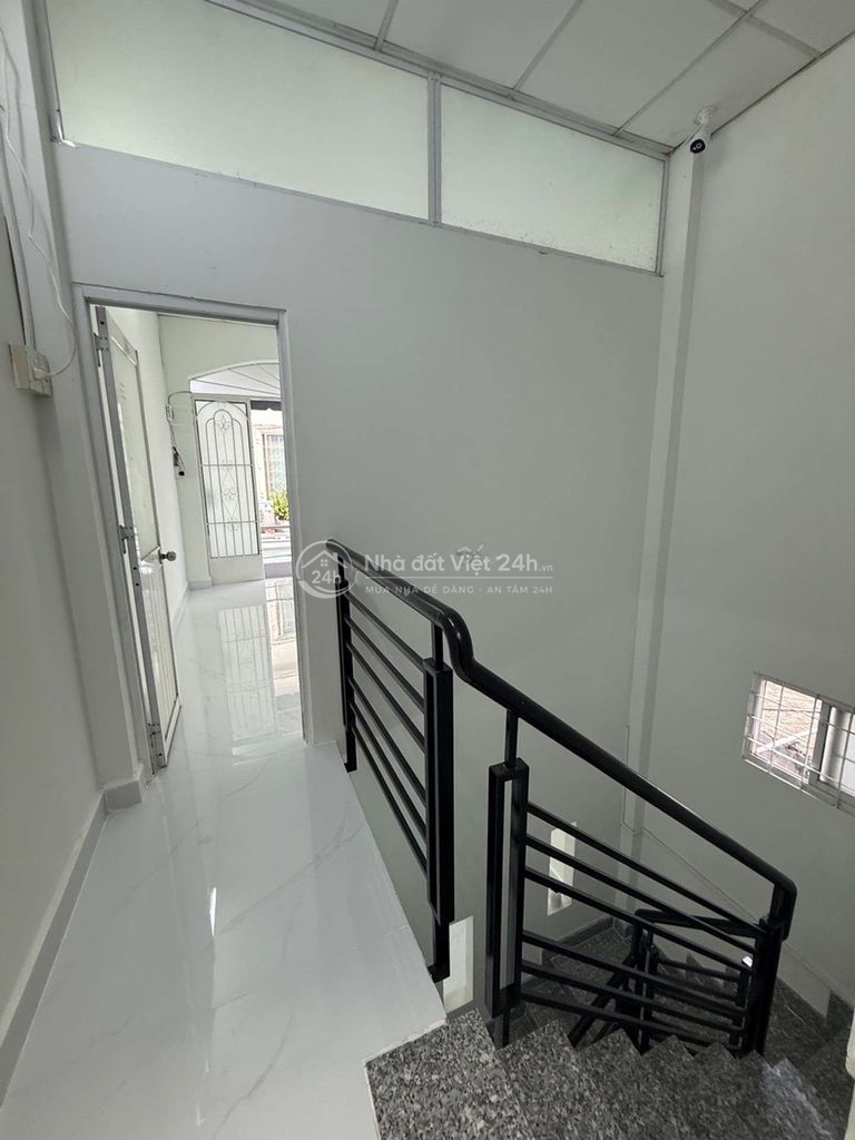 Bán nhà gần E mart - 26m² HXH - nhỉnh 2 tỷ