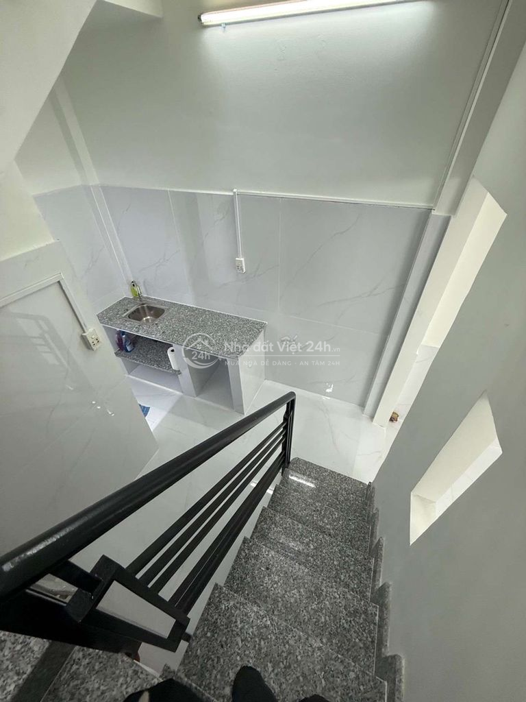 Bán nhà gần E mart - 26m² HXH - nhỉnh 2 tỷ
