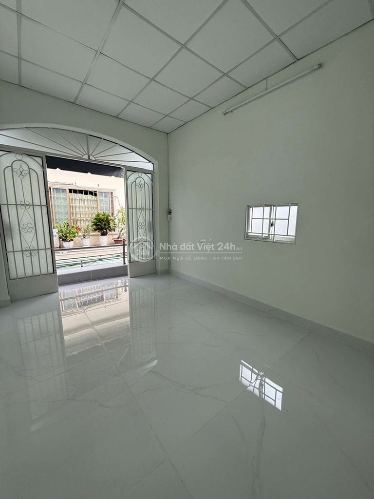Bán nhà gần E mart - 26m² HXH - nhỉnh 2 tỷ