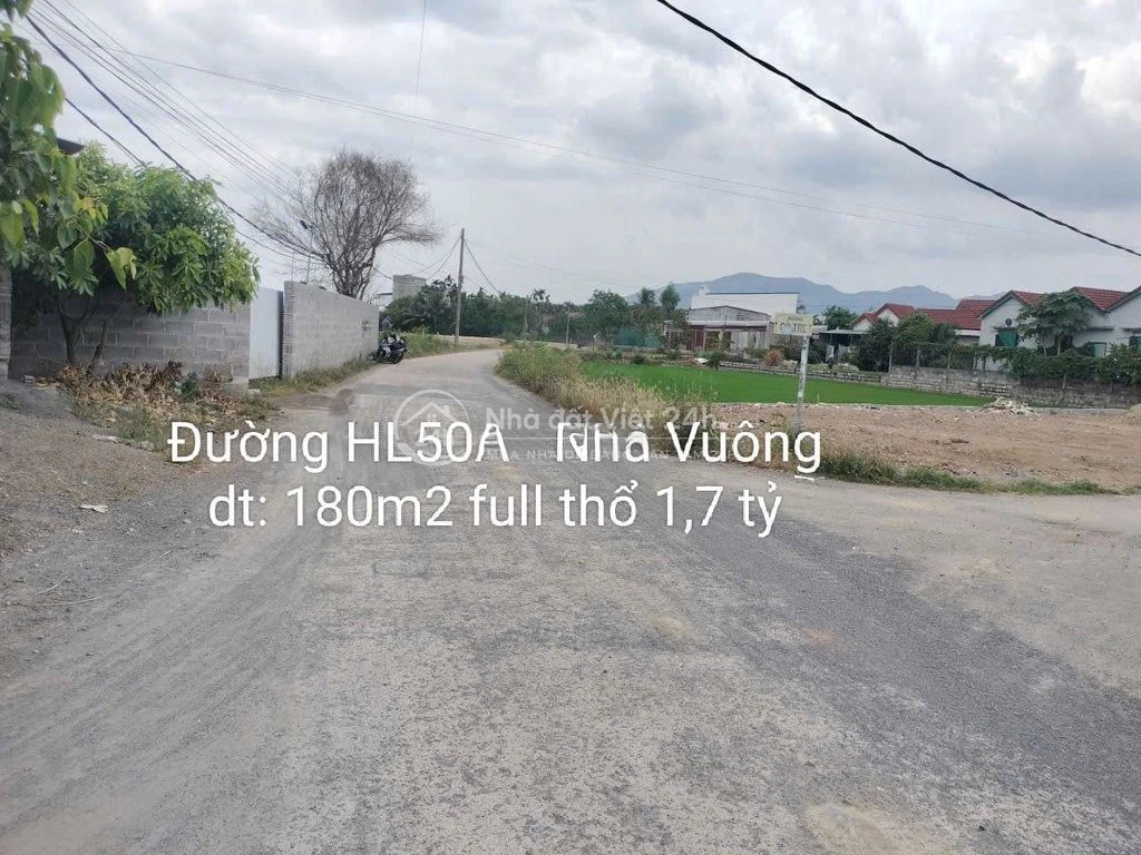 hạ giá thẳng 300 triệu lô đất 180m2 mặt đường HL50A - Nhà Vuông