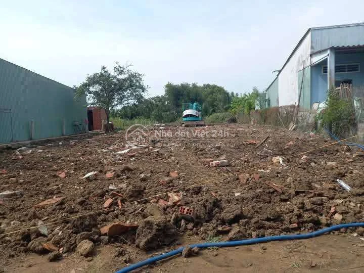 đất vườn gan ke ub xã tan Đông cũ.. nay là xã tan dong tỉnh Đồng tháp