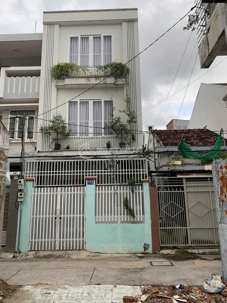 Bán gấp trong tháng nhà mặt tiền hẻm xe hơi