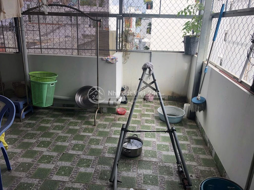 Bán gấp trong tháng nhà mặt tiền hẻm xe hơi