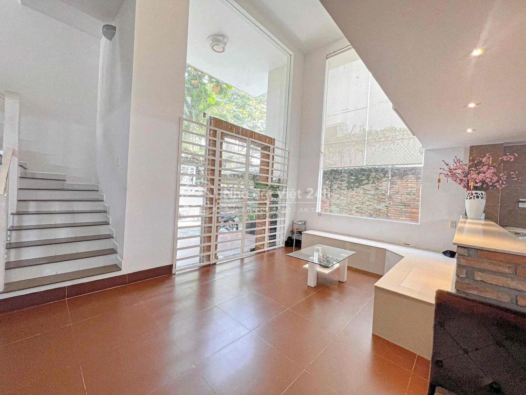 Biệt thự 7 phòng ngủ 630m2