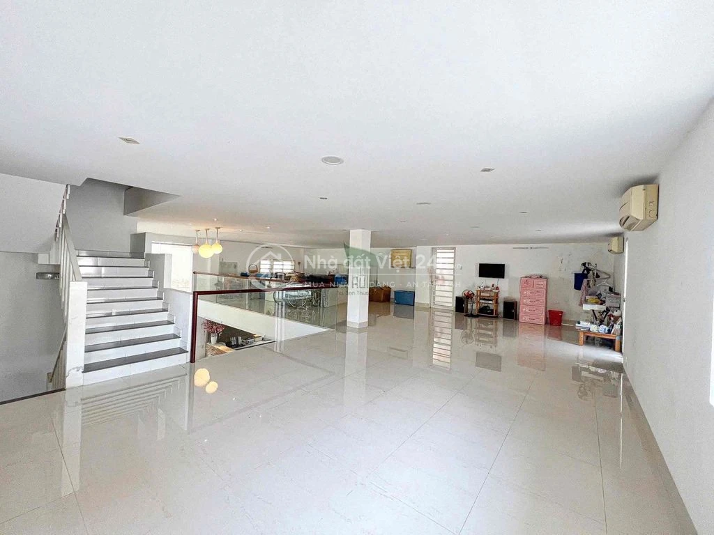 Biệt thự 7 phòng ngủ 630m2