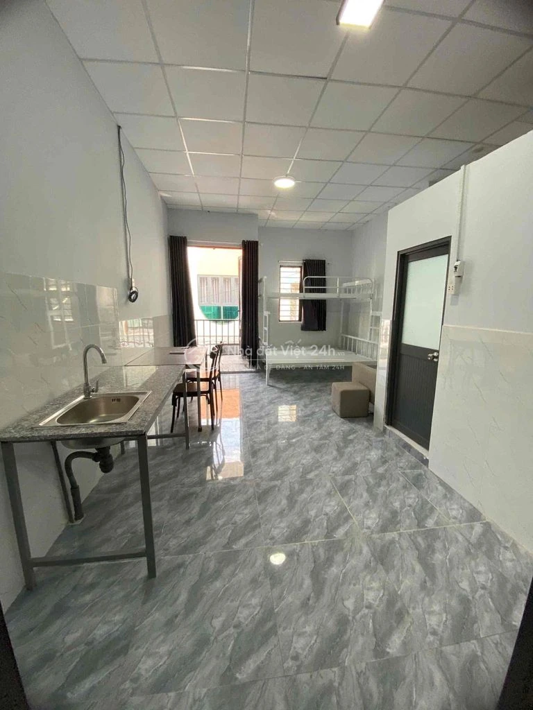 PHÒNG Ở CÓ BAN CÔNG CHO THUÊ