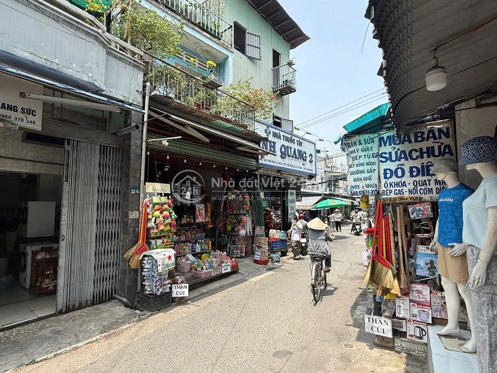 Bán nhà phố 2 tầng tại chợ Lạc Quang - Trường Chinh - Q12