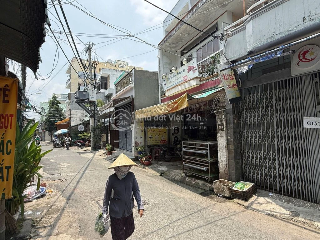 Bán nhà phố 2 tầng tại chợ Lạc Quang - Trường Chinh - Q12