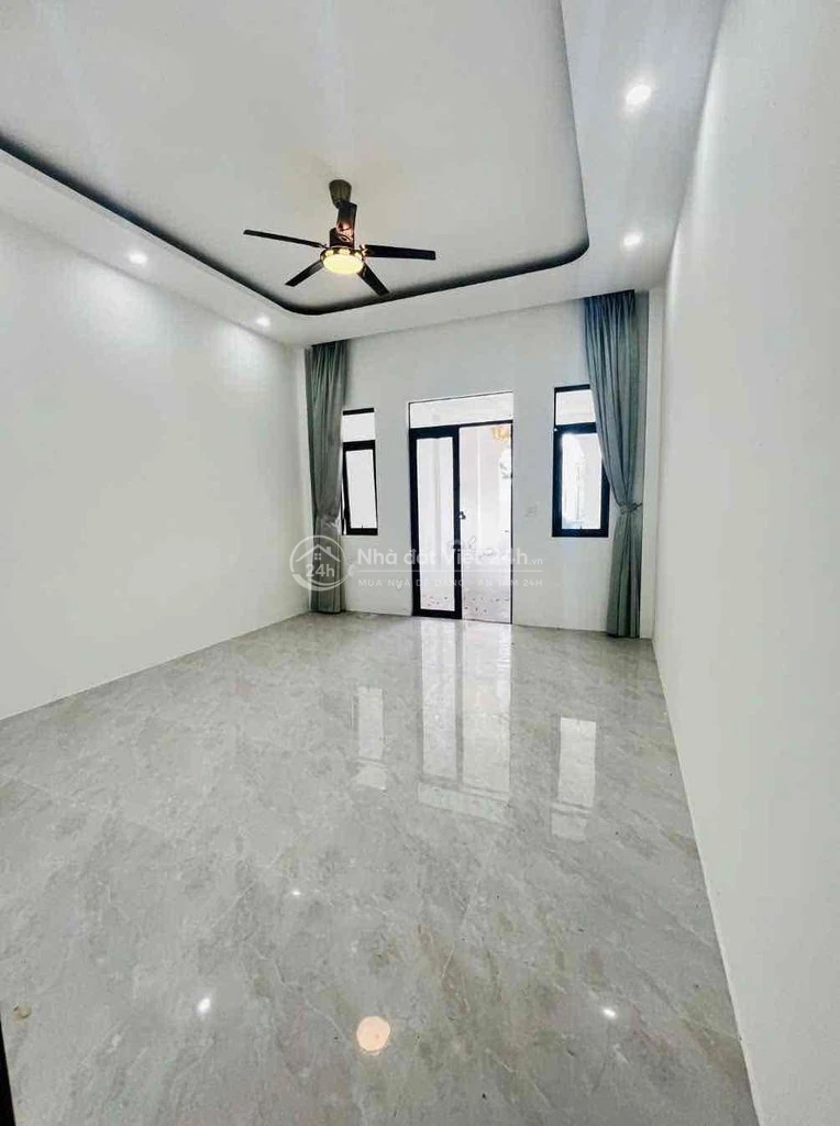 CHO THUÊ NHÀ 2 LẦU MỚI 100% - FULL MÁY LẠNH - ĐẦU KDC HƯNG PHÚ 1