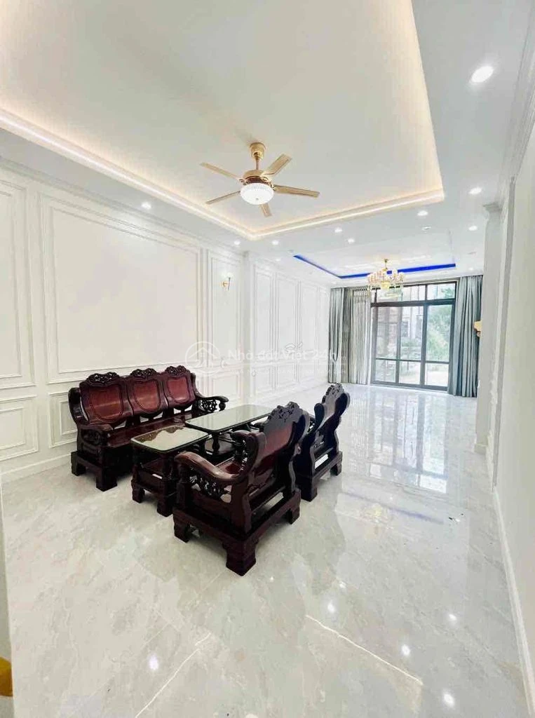 CHO THUÊ NHÀ 2 LẦU MỚI 100% - FULL MÁY LẠNH - ĐẦU KDC HƯNG PHÚ 1