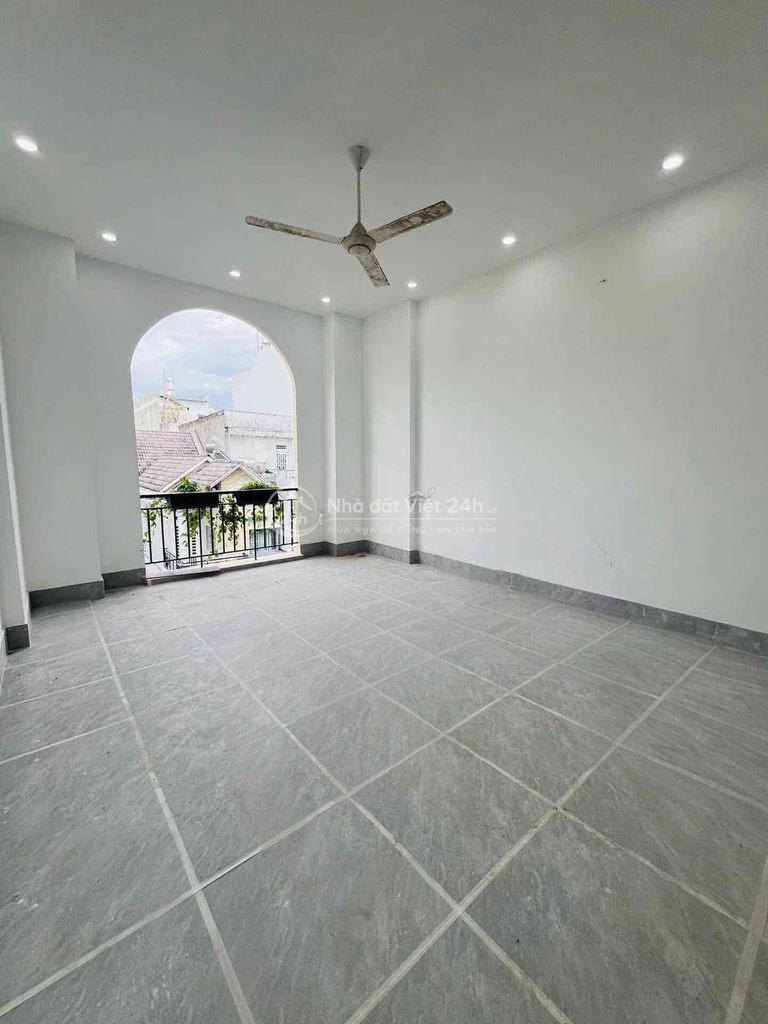 CHO THUÊ NHÀ 2 LẦU MỚI 100% - FULL MÁY LẠNH - ĐẦU KDC HƯNG PHÚ 1