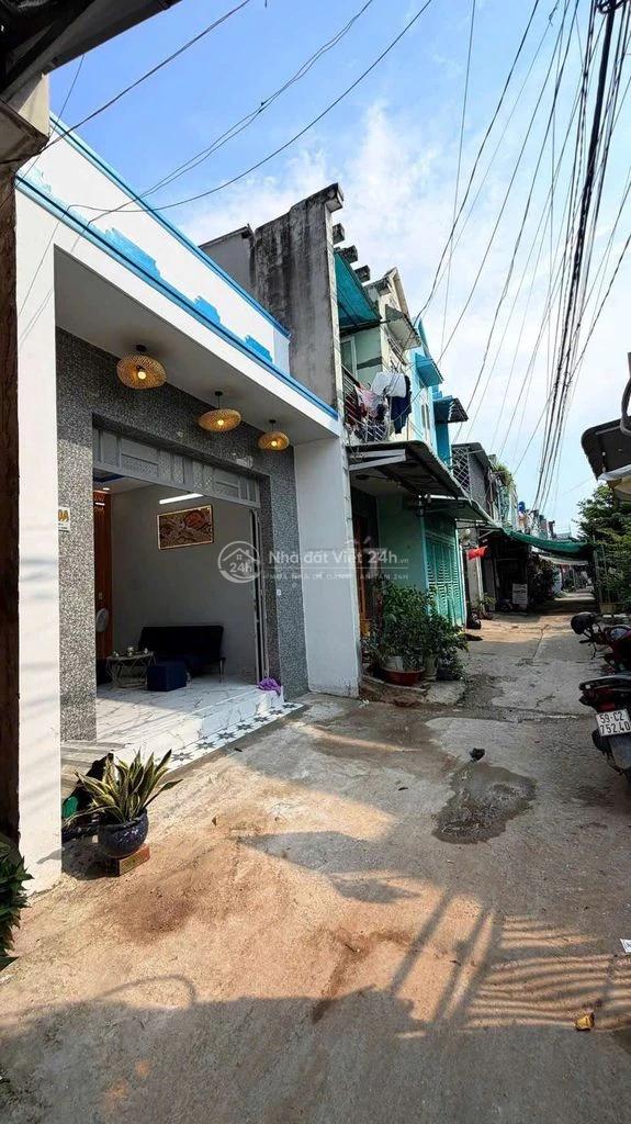 Bán nhà xã Tân Kim gần cây xăng