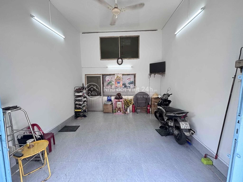 Cho thuê mặt bằng (mặt tiền) - 16M2 - Đường Hùng Vường, P. Vườn Lài