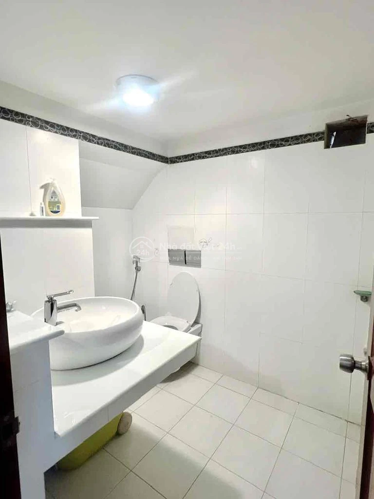 Nhà 4 tầng, hẻm xe hơi ngay công viên, sát Trần Não, sổ đẹp hoàn công.