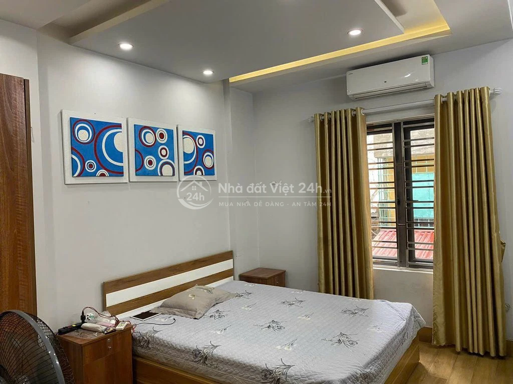 Cho thuê nhà nguyên căn phố Văn Cao, DT:80m2, 5 ngủ khép kín.