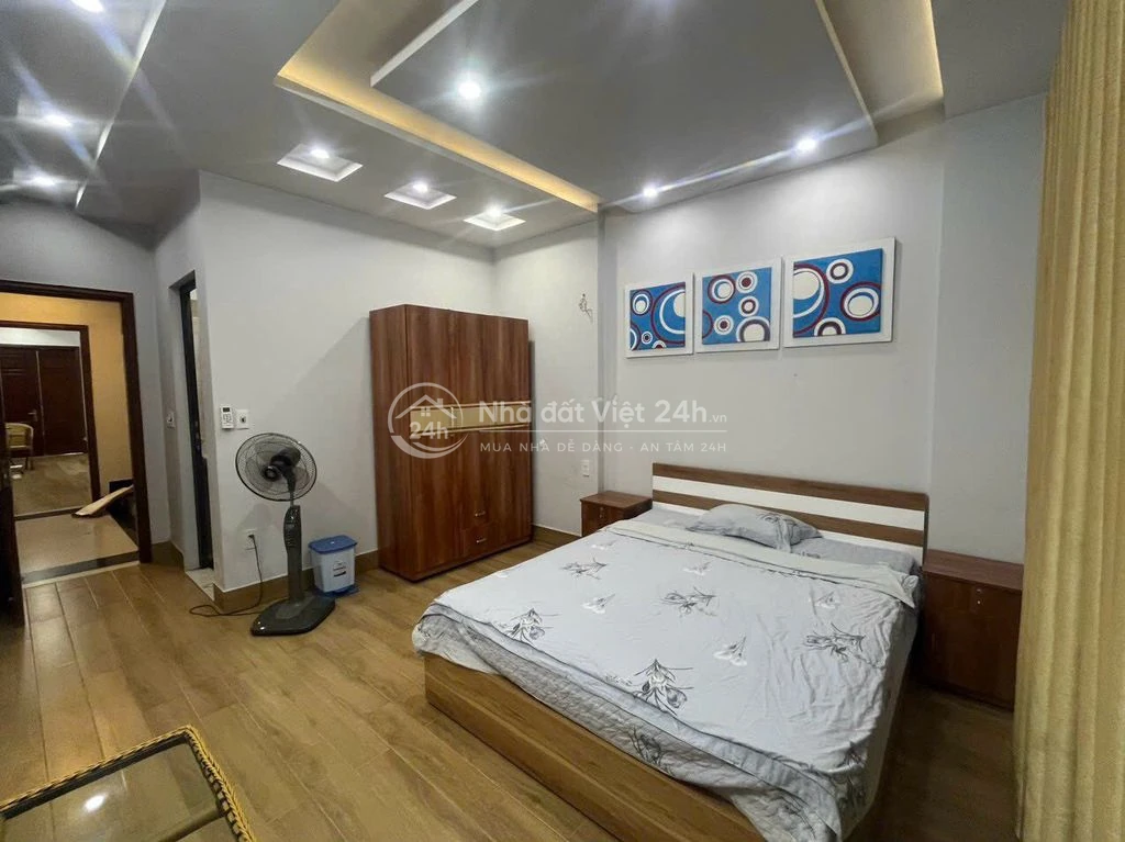Cho thuê nhà nguyên căn phố Văn Cao, DT:80m2, 5 ngủ khép kín.