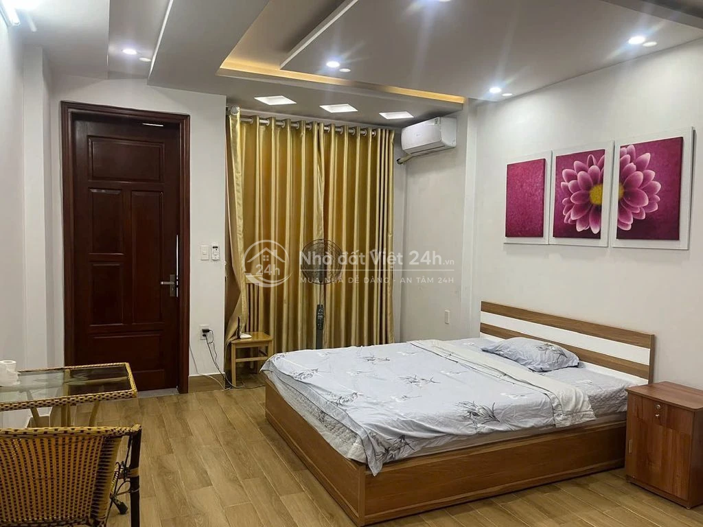 Cho thuê nhà nguyên căn phố Văn Cao, DT:80m2, 5 ngủ khép kín.