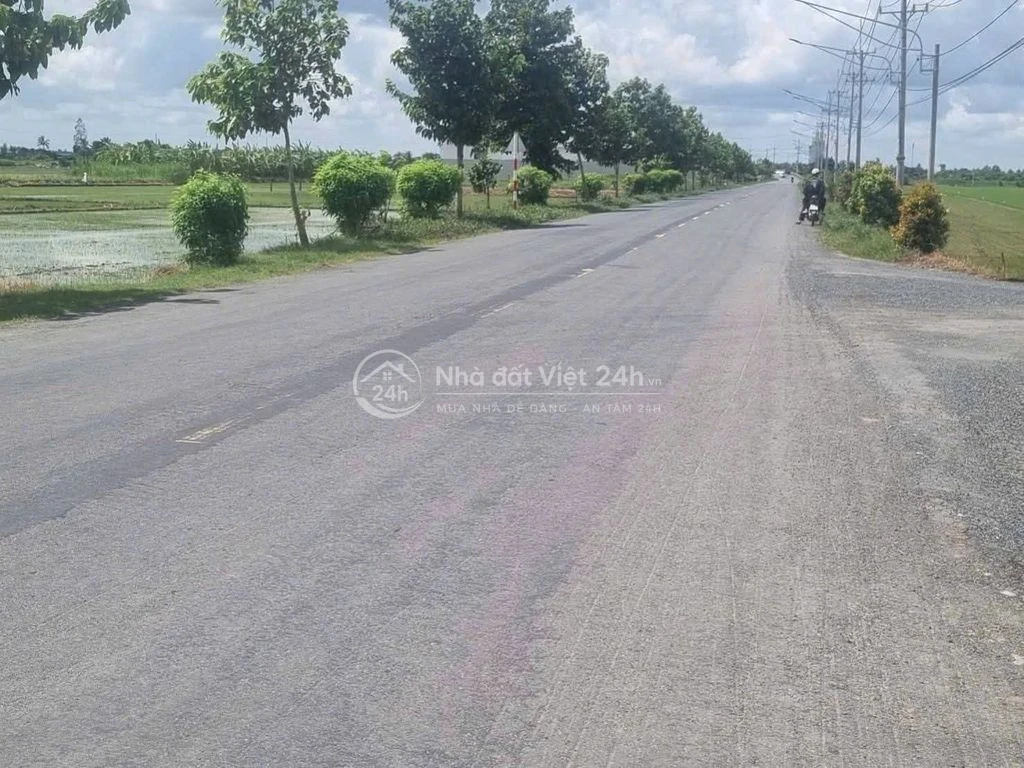 Bán 1.8 công ruộng, đường đá xanh 5m, giá 800tr hết đất