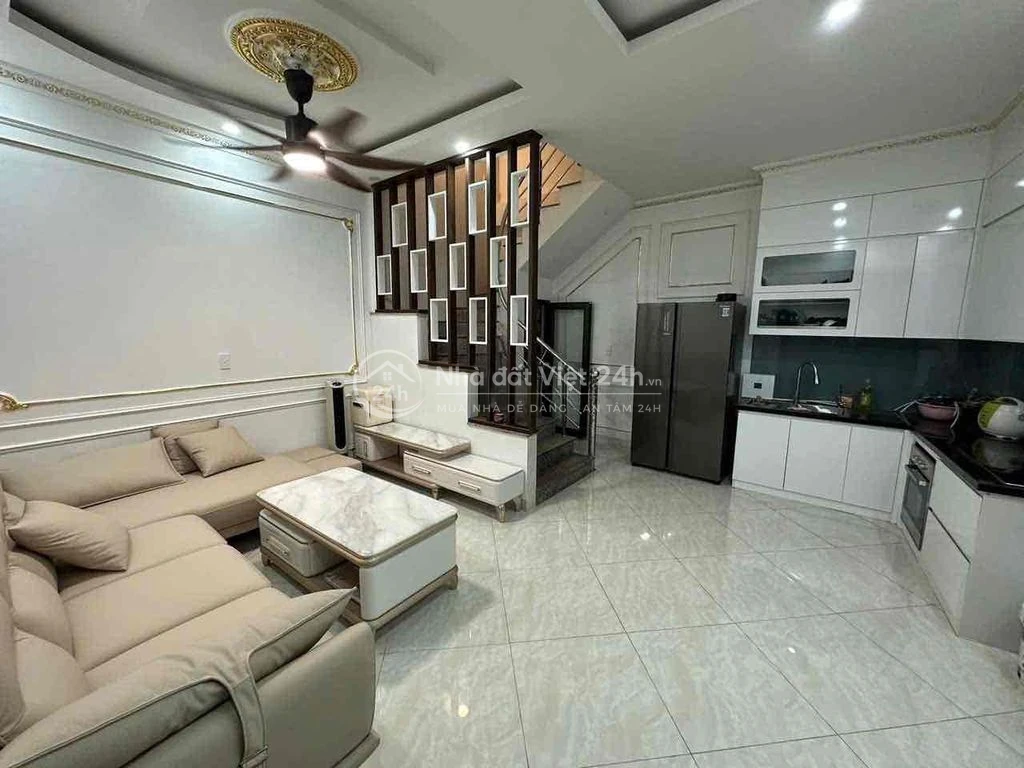 CHO THUÊ NHÀ NGÃ TƯ SỞ 3PN FULL NỘI THẤT SỊN 11tr GẦN BV ĐH Y