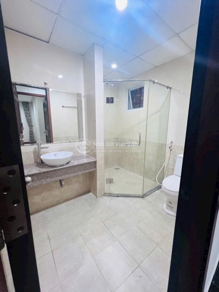 Chính chủ cần bán gấp căn hộ giai việt 3 phòng nhà trống giá 6.3 tỷ