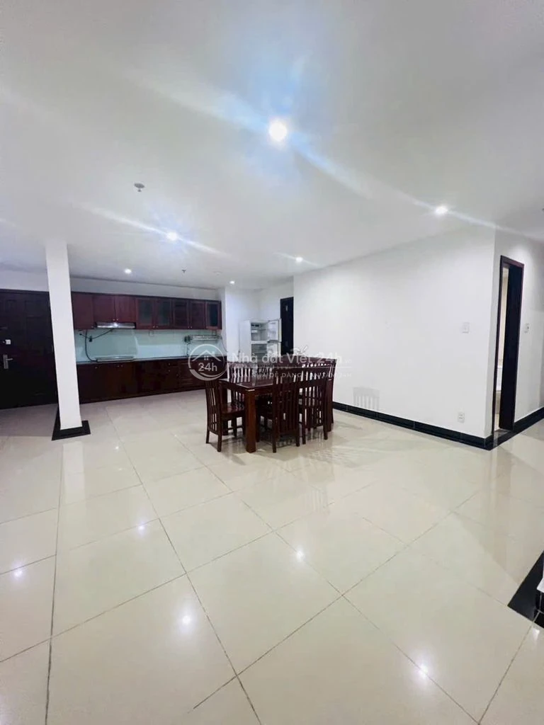 Chính chủ cần bán gấp căn hộ giai việt 3 phòng nhà trống giá 6.3 tỷ