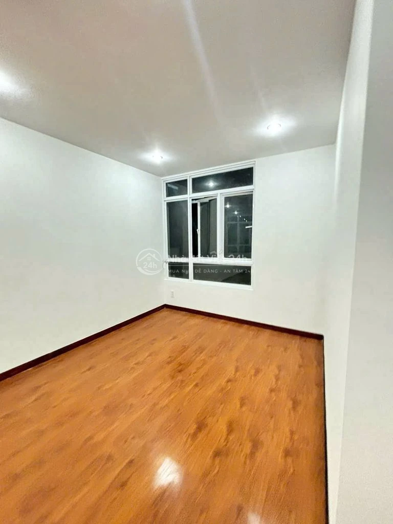Chính chủ cần bán gấp căn hộ giai việt 3 phòng nhà trống giá 6.3 tỷ