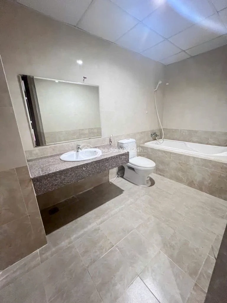 Chính chủ cần bán gấp căn hộ giai việt 3 phòng nhà trống giá 6.3 tỷ