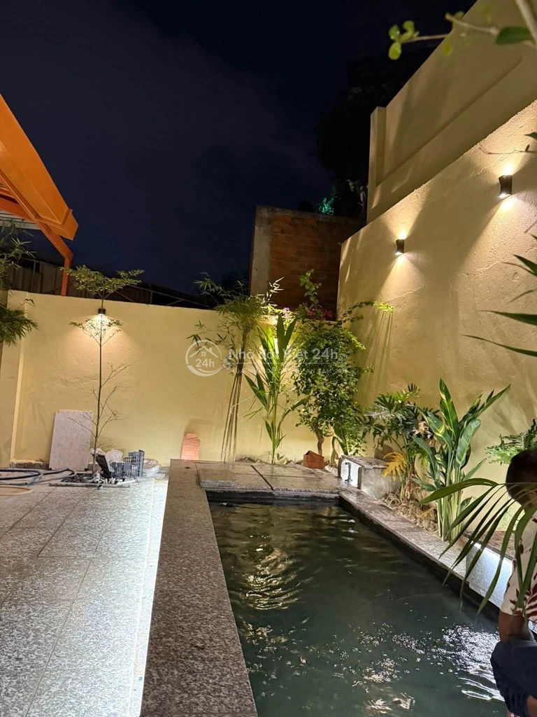 VILLA SÂN VƯỜN - CÓ HỒ BƠI - 3 PHÒNG NGỦ - FULL NỘI THẤT - PHÍA BẮC