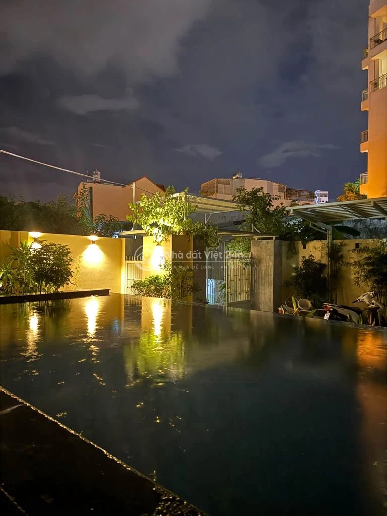 VILLA SÂN VƯỜN - CÓ HỒ BƠI - 3 PHÒNG NGỦ - FULL NỘI THẤT - PHÍA BẮC