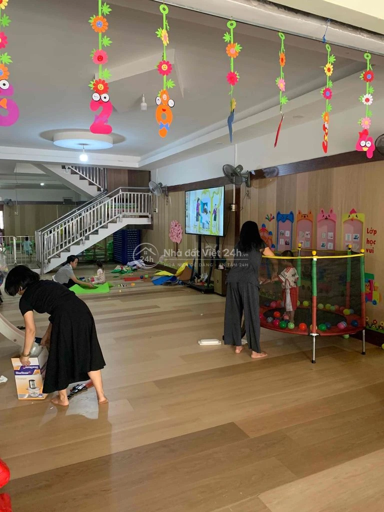 Bán nhà mặt tiền đang cho thuê làm trường mầm non