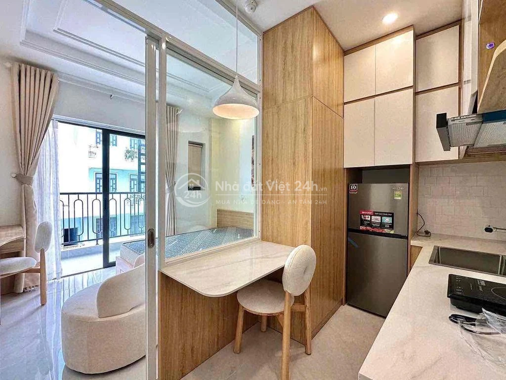 Căn hộ cho thuê ban công lớn full nội thất mới ngay trung tâm q1 đẹp
