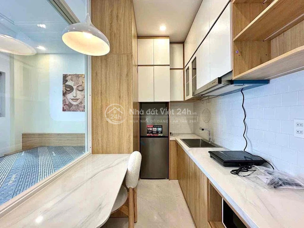 Căn hộ cho thuê ban công lớn full nội thất mới ngay trung tâm q1 đẹp
