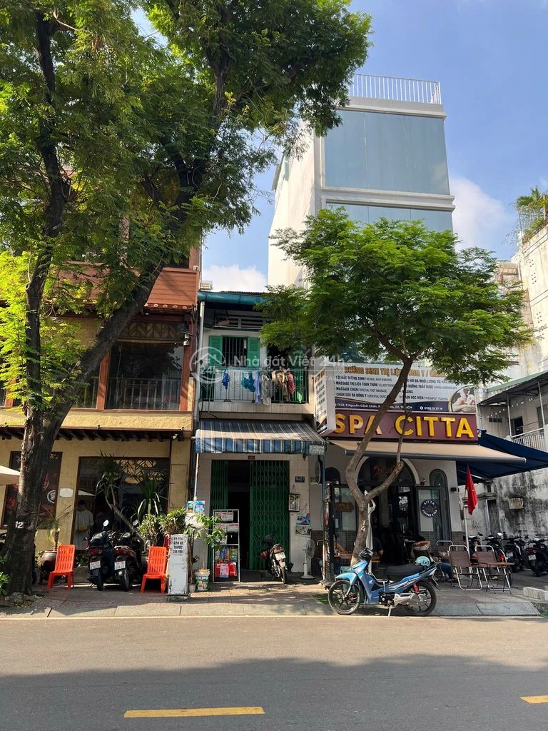 Mặt tiền Quận 1 - DTCN: 27m2 - 2 tầng - Chỉ 10 Tỷ 8 - Nhà cũ tiện xây