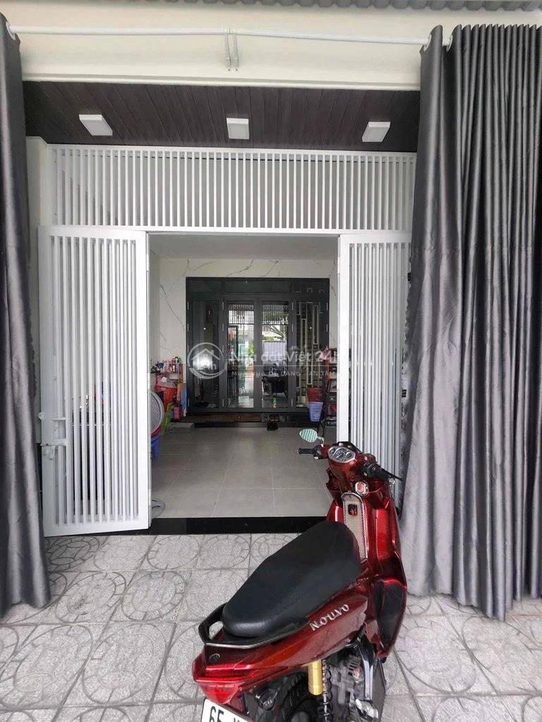 cần bán gấp nhà xây mới 100%
