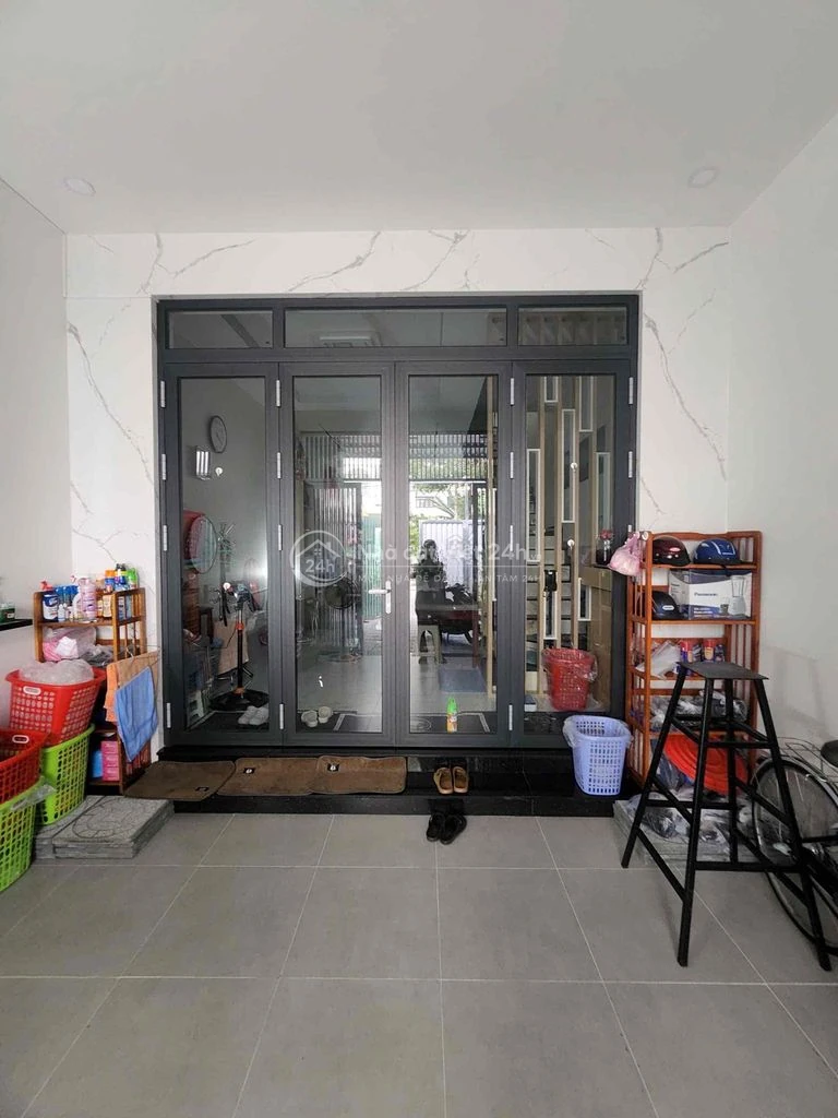 cần bán gấp nhà xây mới 100%