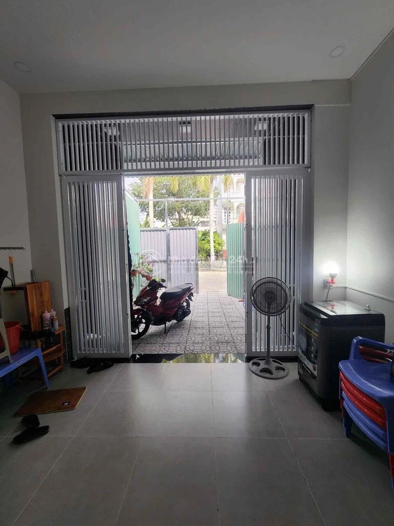 cần bán gấp nhà xây mới 100%