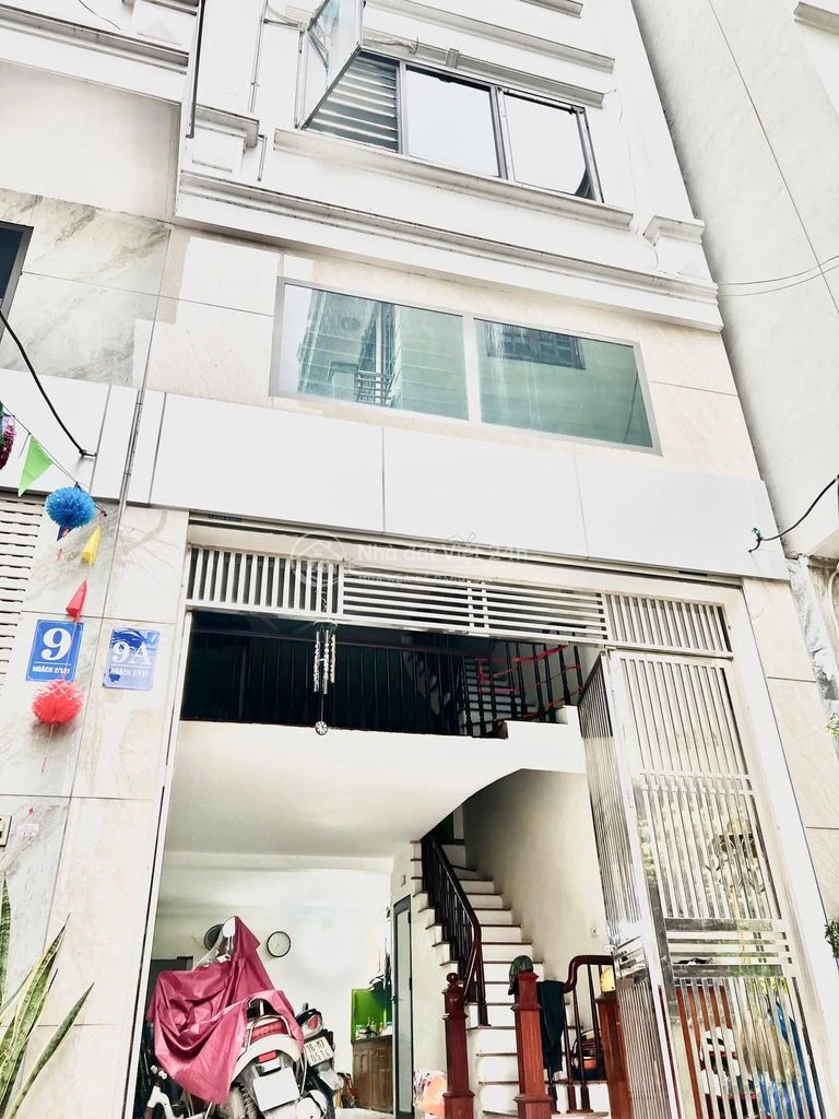 Bán nhà Bằng B, Hoàng Liệt, 40.5 m2 x 5 tầng, ô tô vào nhà
