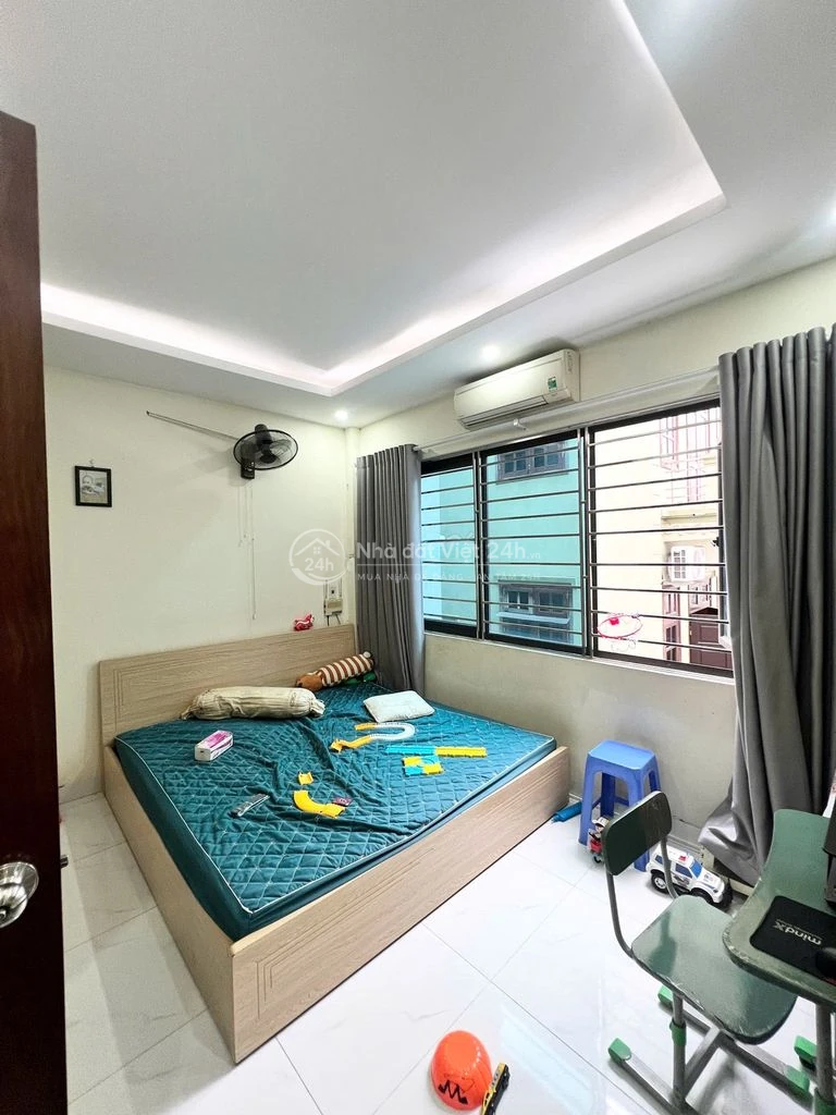 Bán nhà Bằng B, Hoàng Liệt, 40.5 m2 x 5 tầng, ô tô vào nhà