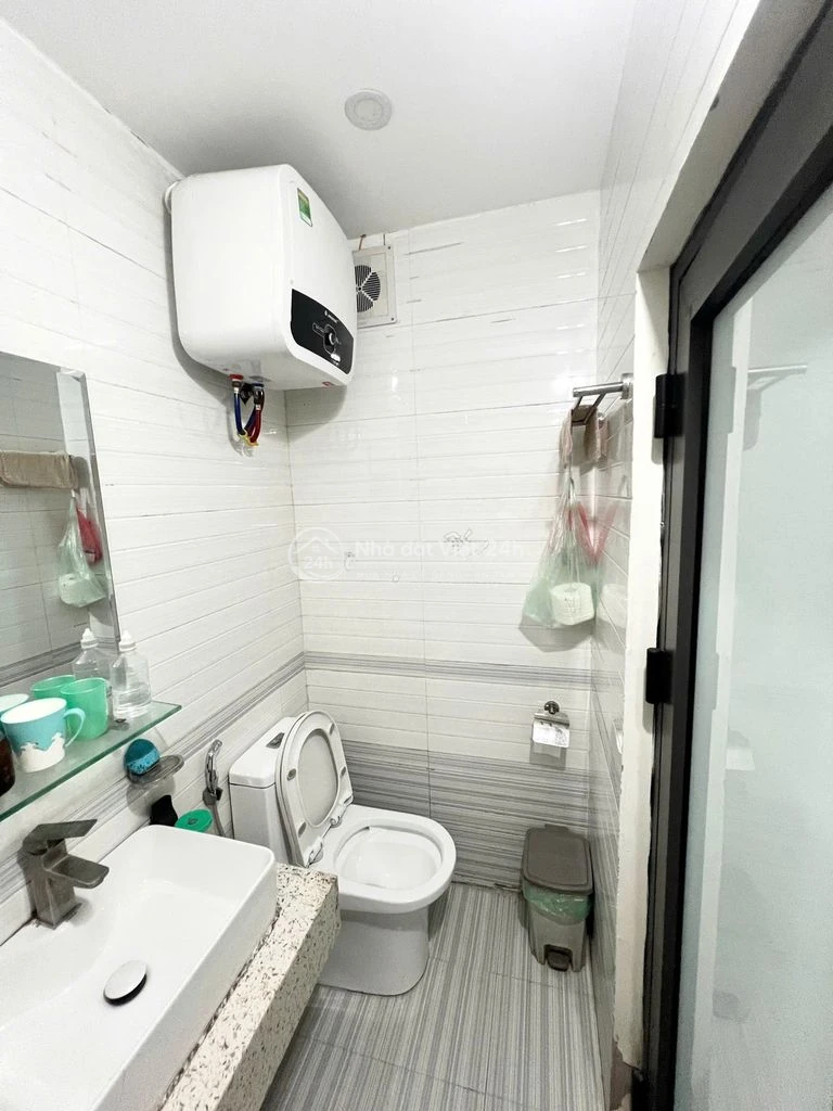 Bán nhà Bằng B, Hoàng Liệt, 40.5 m2 x 5 tầng, ô tô vào nhà