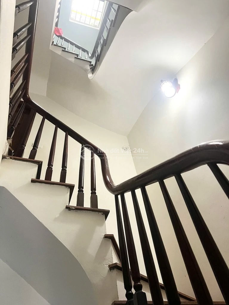 Bán nhà Bằng B, Hoàng Liệt, 40.5 m2 x 5 tầng, ô tô vào nhà